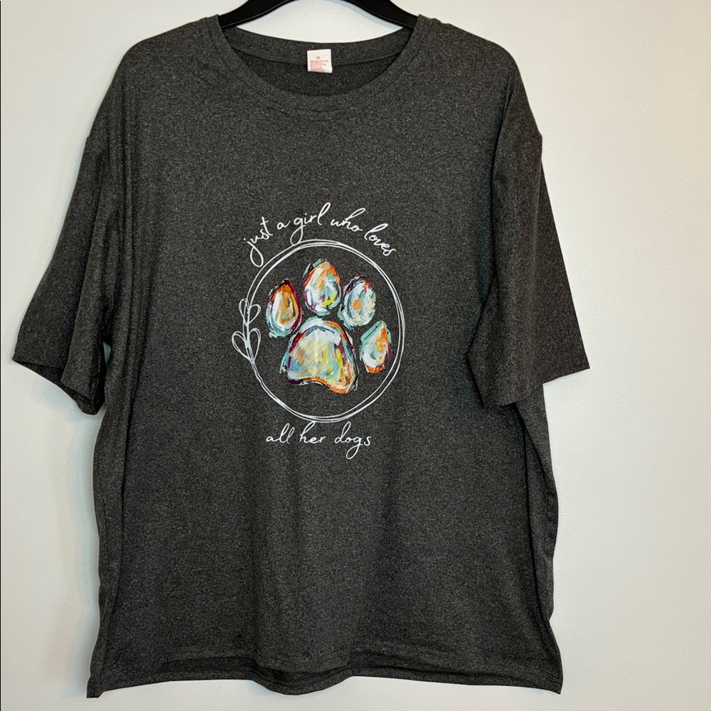 NWOT Gray Graphic T-Shirt with Paw Print Design Size 2XL
